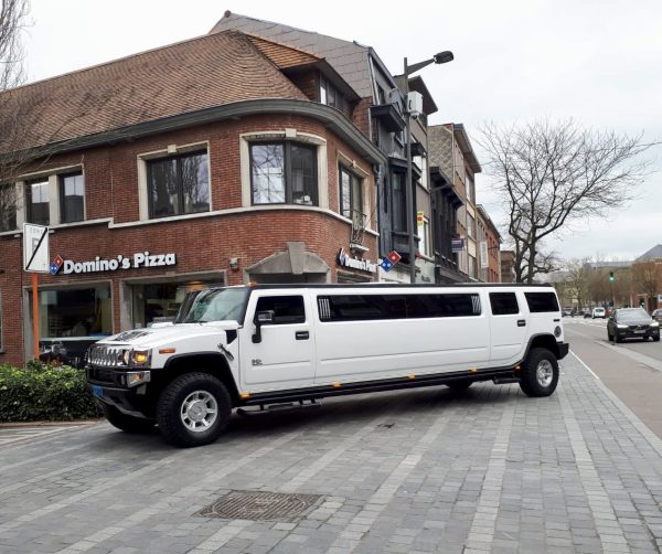 Witte hummer limo in Nijmegen