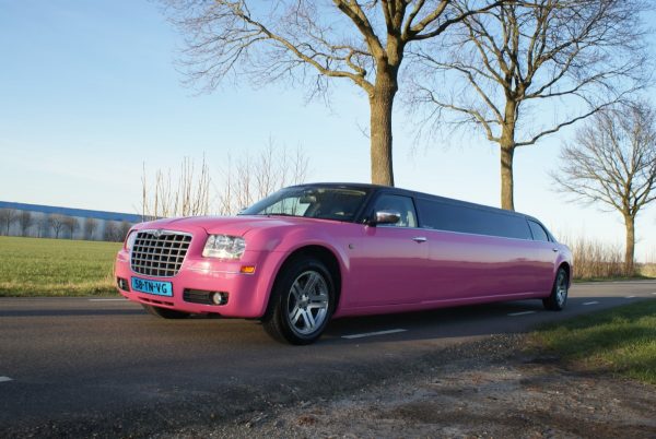Chrysler limousine roze | Vallei Limousines | Limousine huren