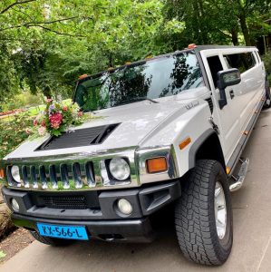 Trouwauto met boeket - Vallei Limousines