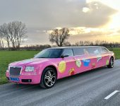 Chrysler 300c limousine met reclame