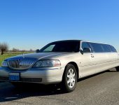 trouwvervoer Zilveren Lincoln limousine