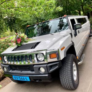 Hummer limousine met bloemstuk | Vallei Limousines