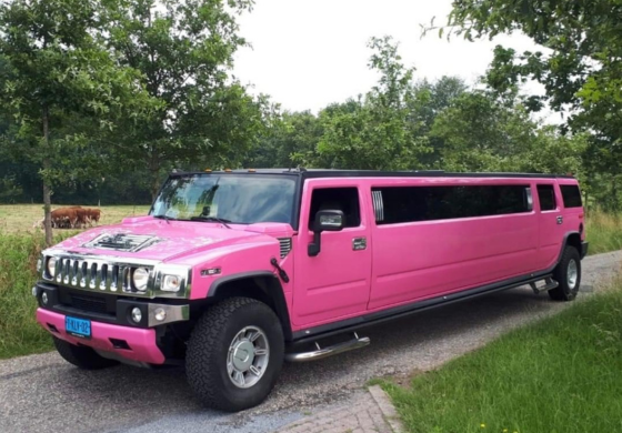 Roze Hummer H2 limousine
