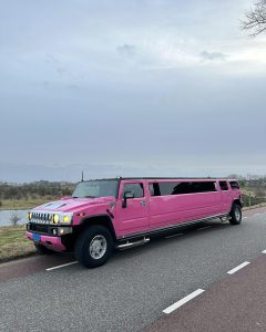 Roze Hummer H2 avondje casino Vallei Limousines